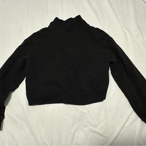 Women’s H&M Cropped Sweater - Picture 2 of 3